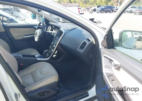 2016 Volvo Xc60 T5 Drive-E Platinum из США, поврежденный, VIN YV440MDM7G2905997